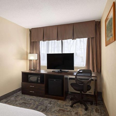 Travelodge By Wyndham Thunder Bay On Екстериор снимка