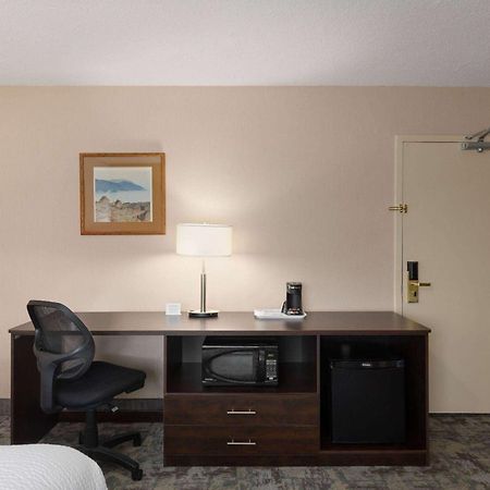 Travelodge By Wyndham Thunder Bay On Екстериор снимка
