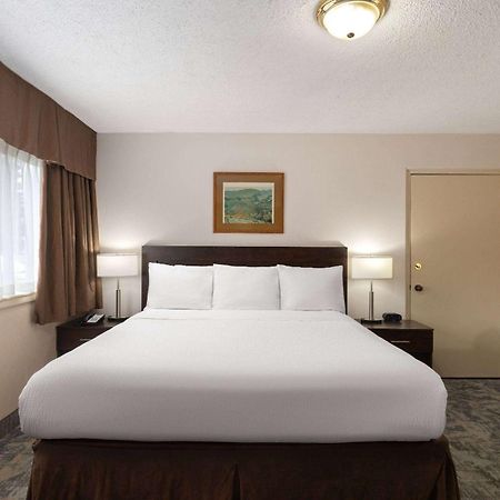 Travelodge By Wyndham Thunder Bay On Екстериор снимка