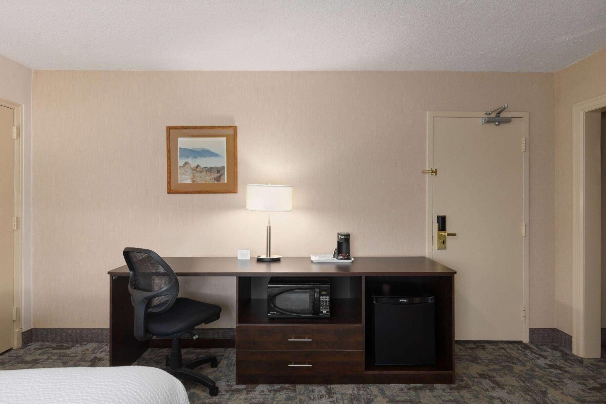 Travelodge By Wyndham Thunder Bay On Екстериор снимка
