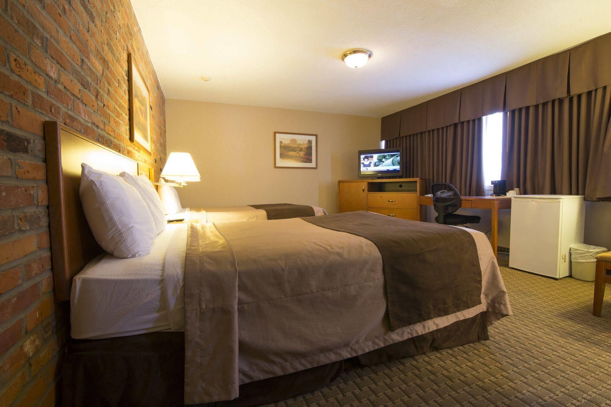 Travelodge By Wyndham Thunder Bay On Екстериор снимка